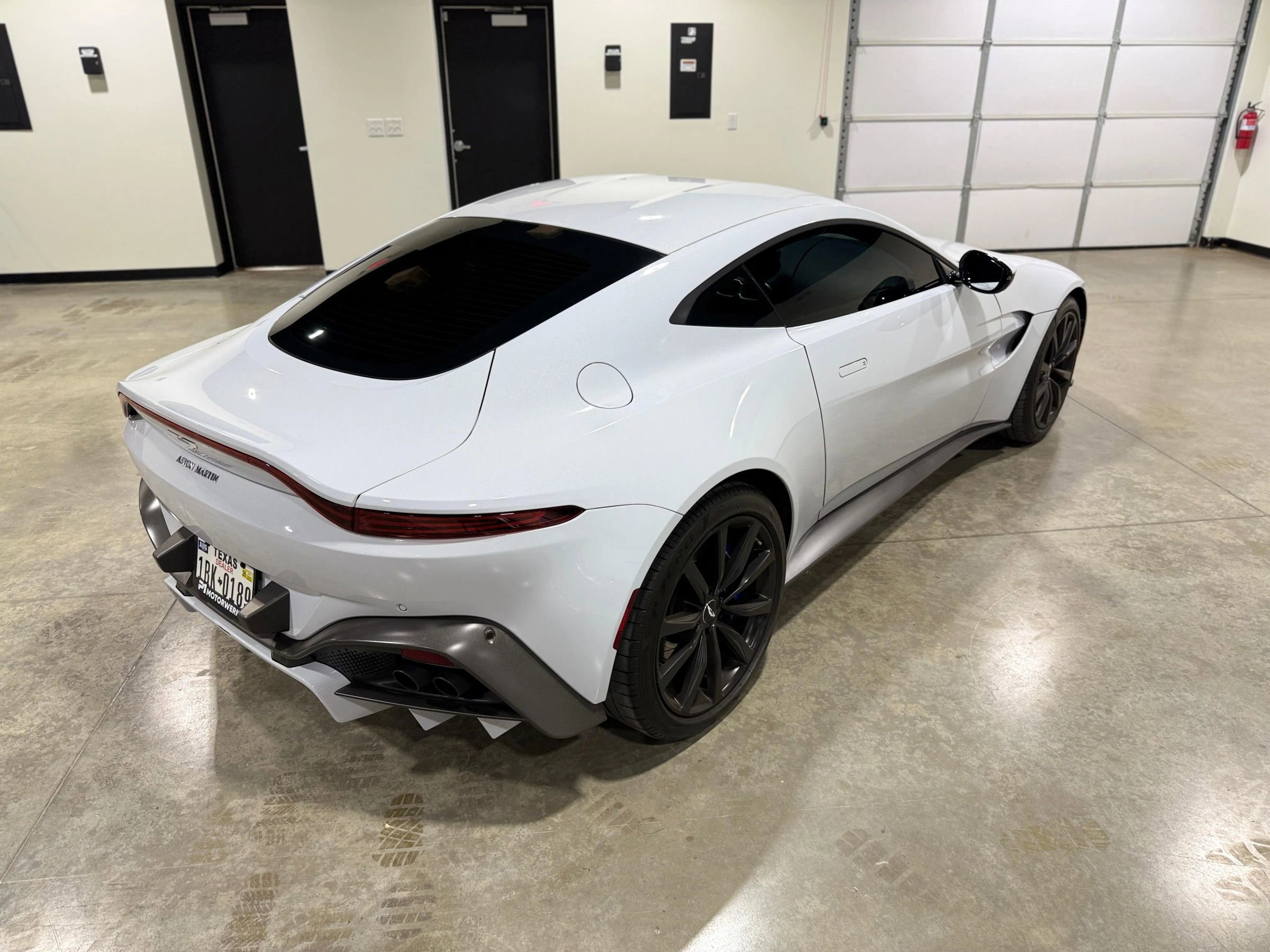 Used 2020 Aston Martin V8 Vantage Coupe image 18