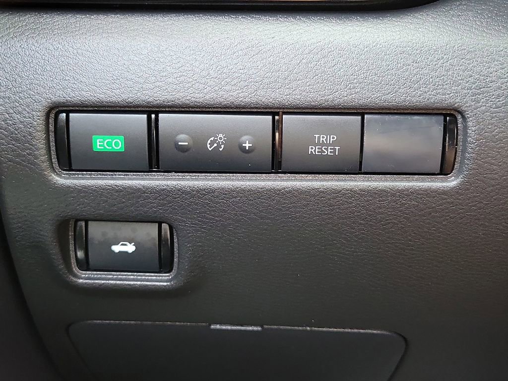 Certified 2025 Nissan Sentra SR image 16