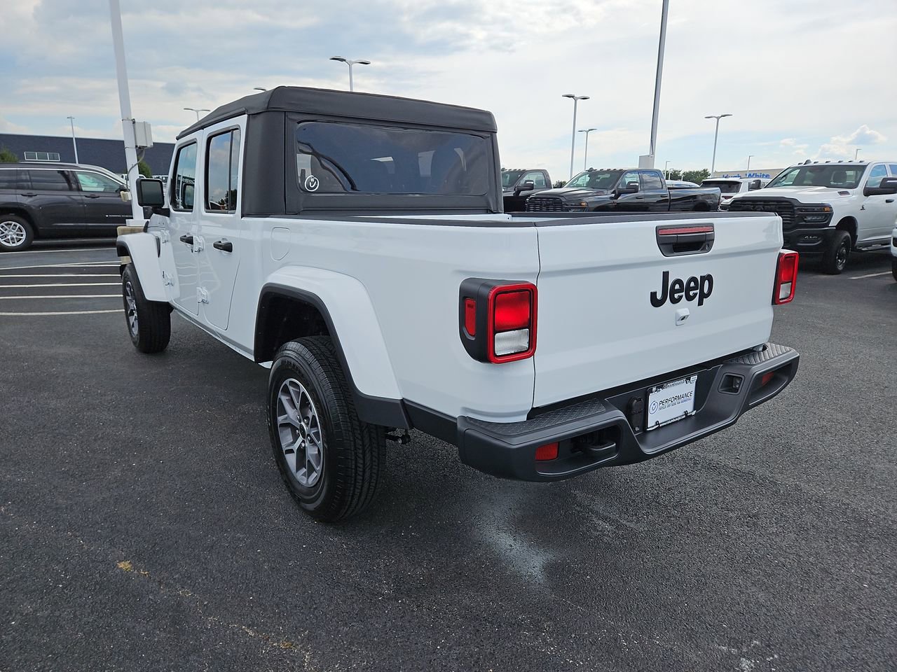 New 2025 Jeep Gladiator Sport image 5