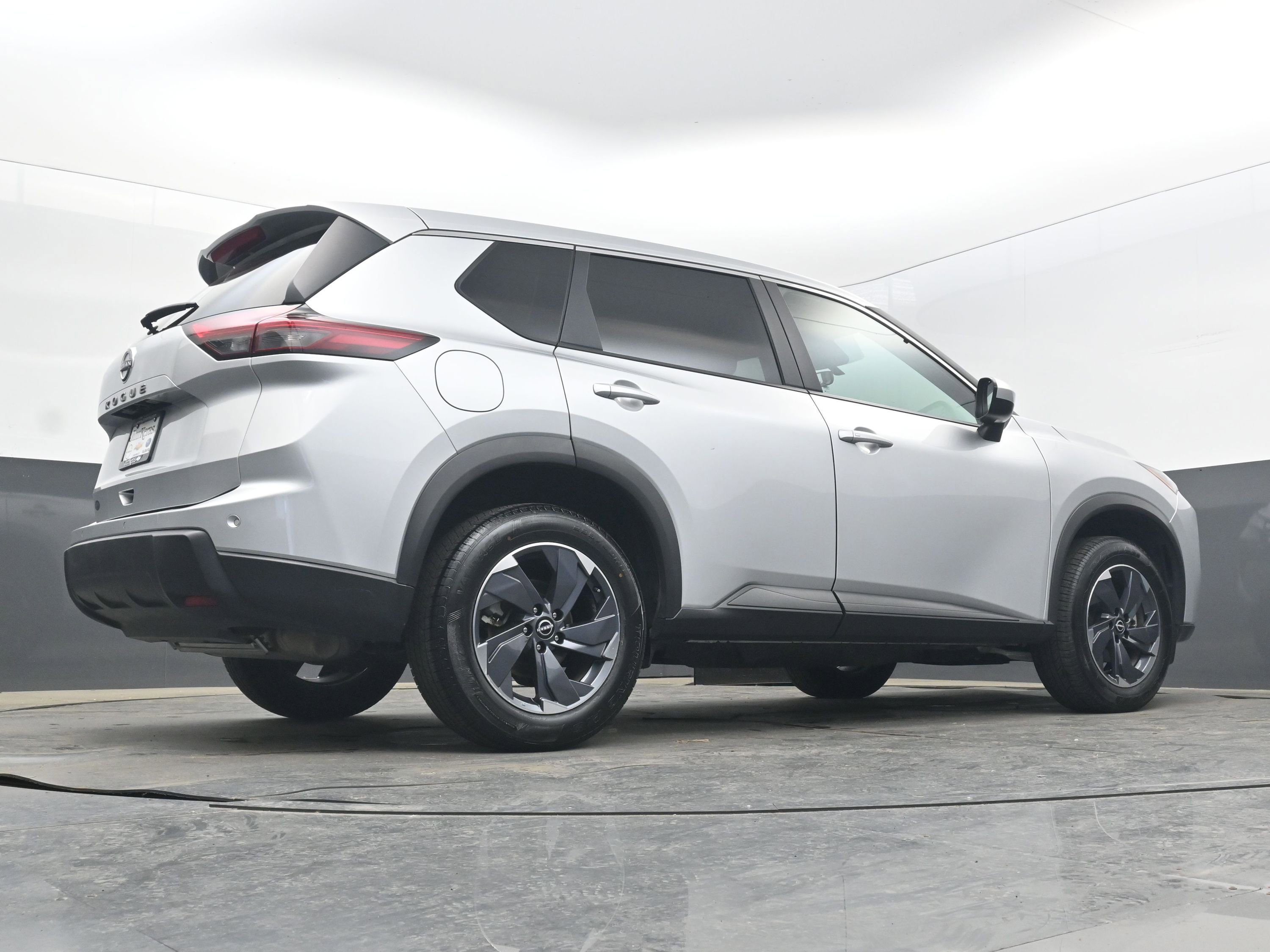 Used 2025 Nissan Rogue SV image 29