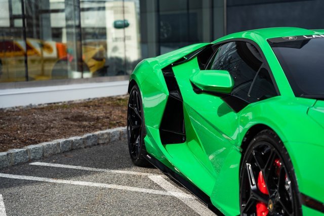 Used 2024 Lamborghini Revuelto image 7