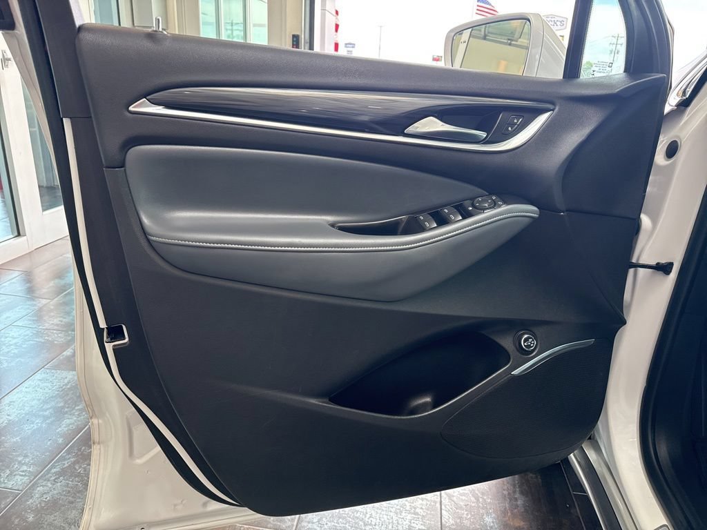 Used 2018 Buick Enclave Essence FWD image 17