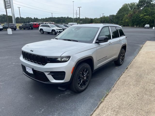 New 2025 Jeep Grand Cherokee Altitude RWD image 3