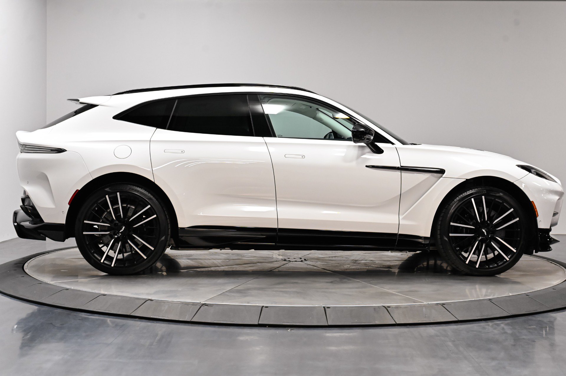 Used 2023 Aston Martin DBX 707 AWD/4WD image 12