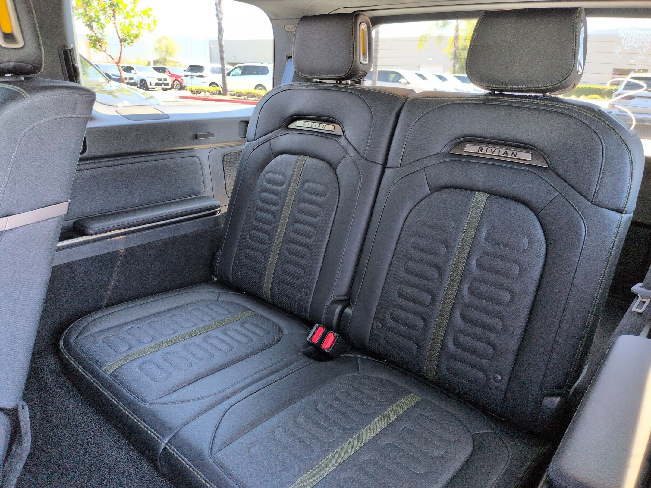 Used 2023 Rivian R1S Adventure AWD/4WD image 31