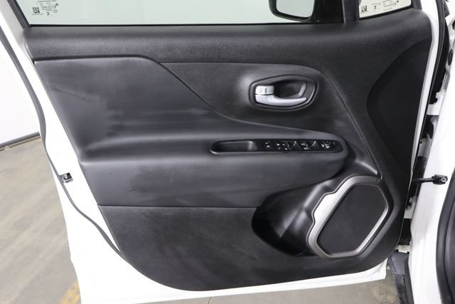 Used 2023 Jeep Renegade Latitude w/ Sun & Fun Group AWD/4WD image 19