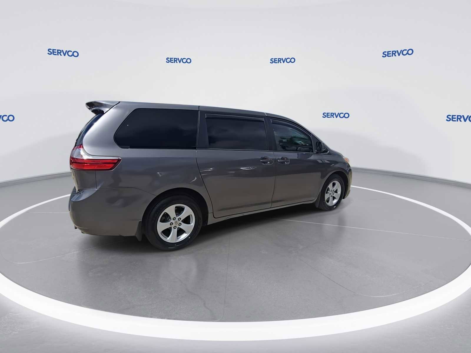 Used 2017 Toyota Sienna LE image 9