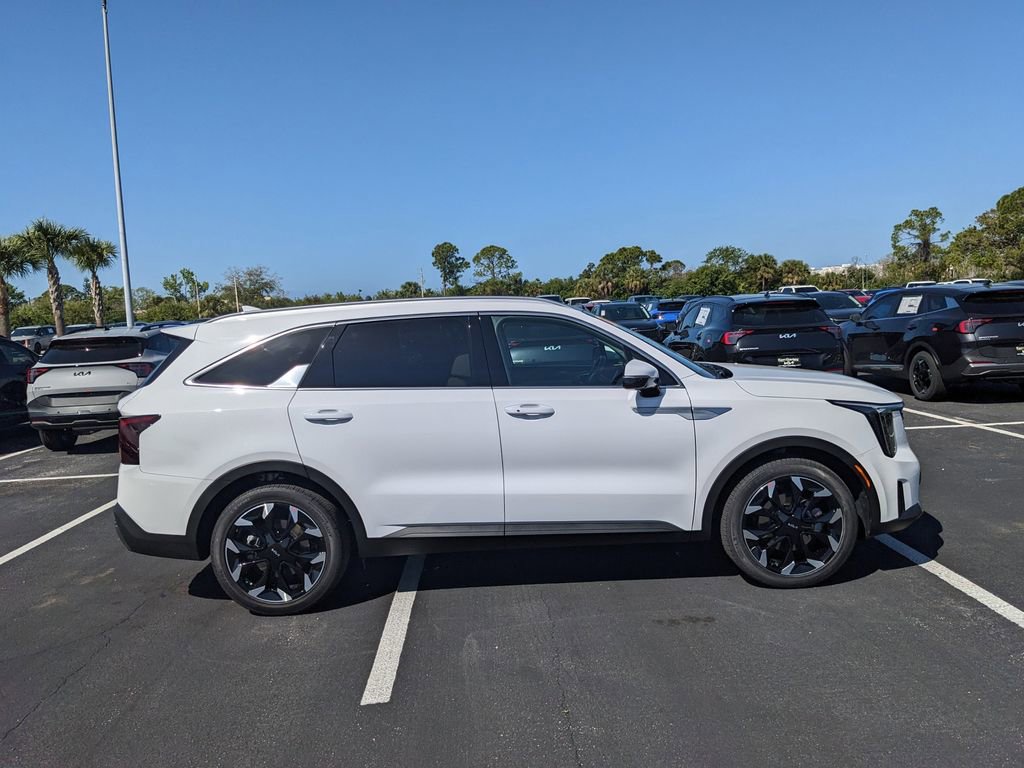 Certified 2024 Kia Sorento EX w/ Panoramic Sunroof Package image 9