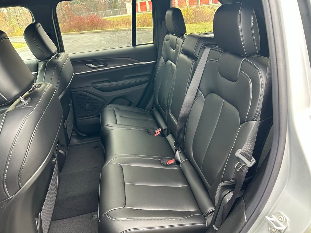 New 2025 Jeep Grand Cherokee Limited w/ Trailer Tow Package image 17