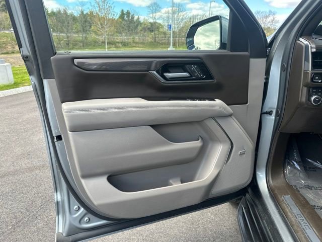 Used 2025 GMC Yukon XL Elevation AWD/4WD image 19