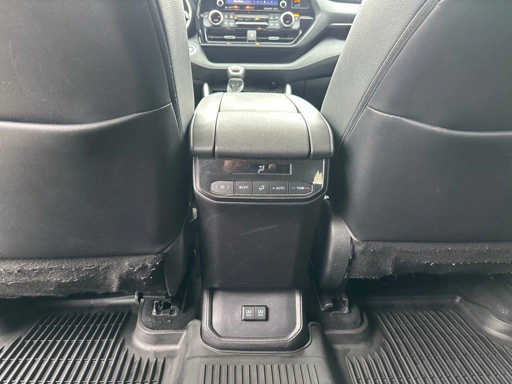 Used 2021 Toyota Highlander XSE image 29