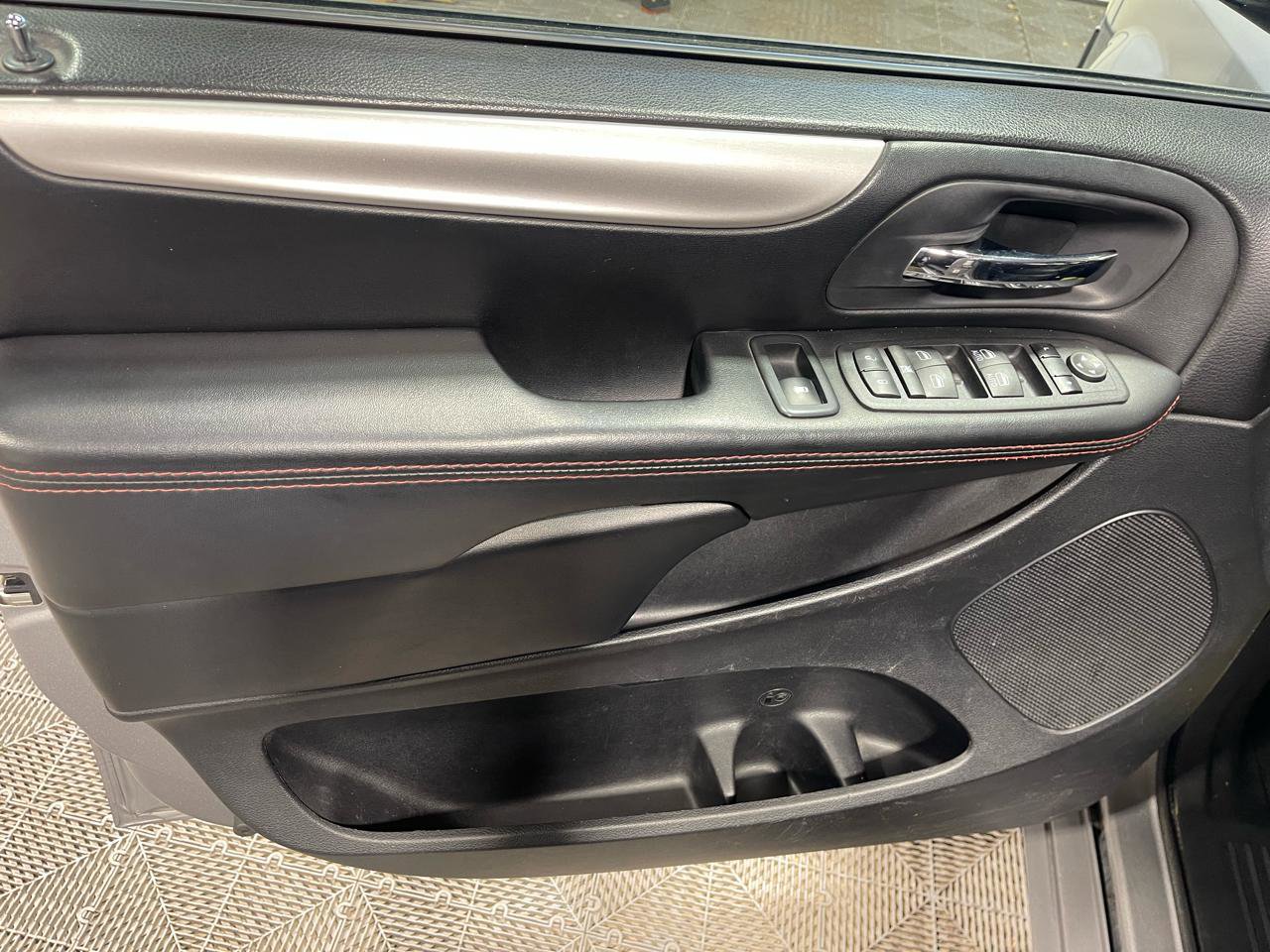 Used 2017 Dodge Grand Caravan GT FWD image 24