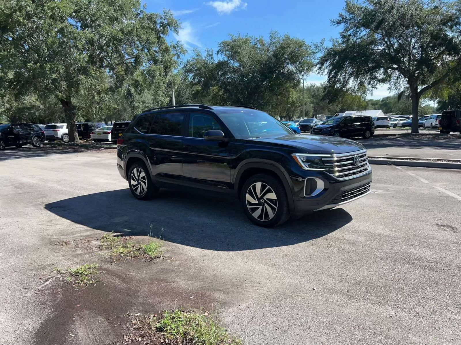 Used 2026 Volkswagen Atlas SE FWD image 2