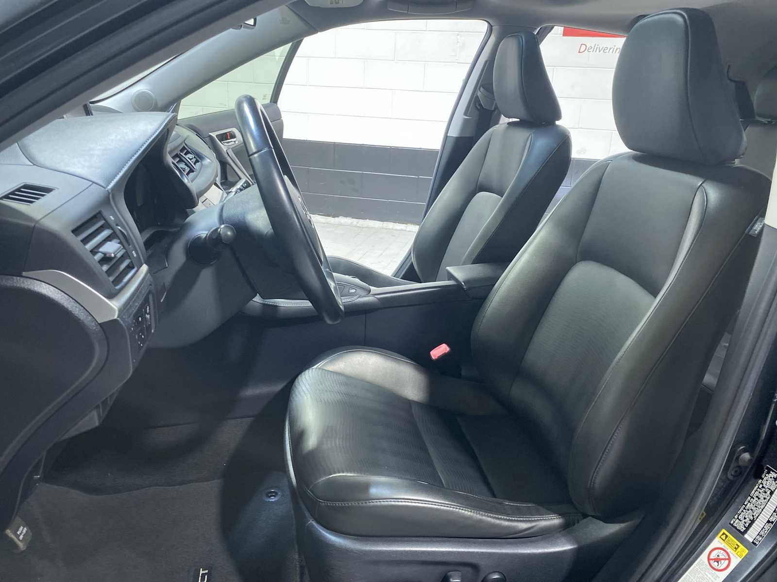 Used 2011 Lexus CT 200h Premium w/ Premium Audio Pkg FWD image 11