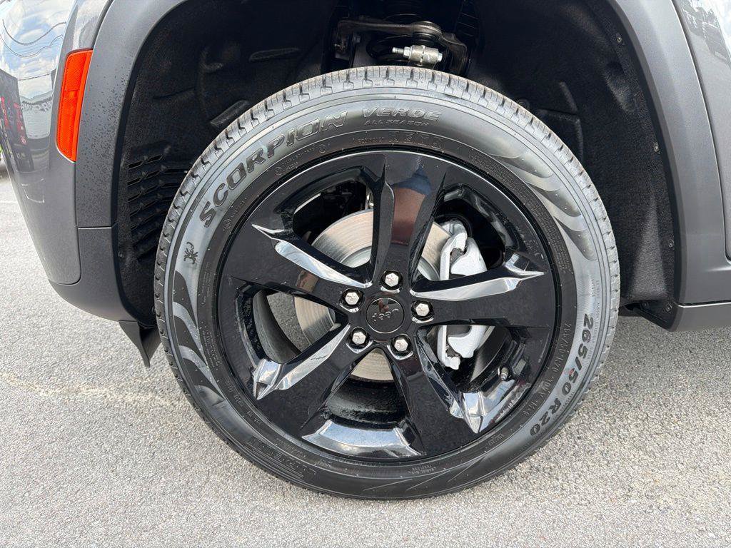 New 2026 Jeep Grand Cherokee Limited w/ Limited Altitude Package RWD image 11