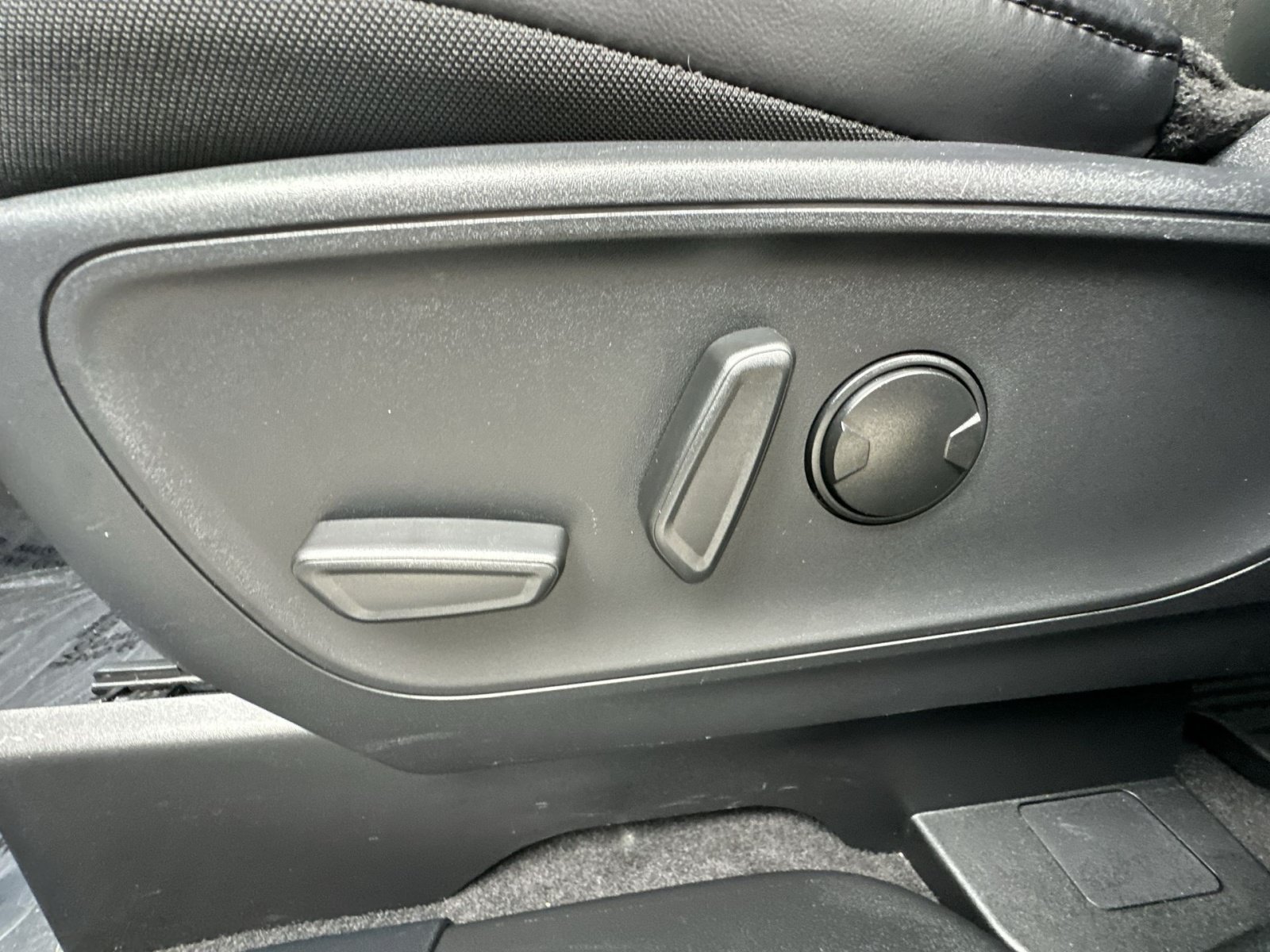 Used 2025 Ford Escape SE FWD image 22