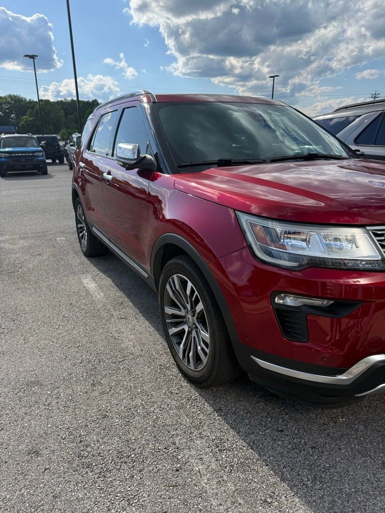 Used 2018 Ford Explorer Platinum AWD/4WD image 2