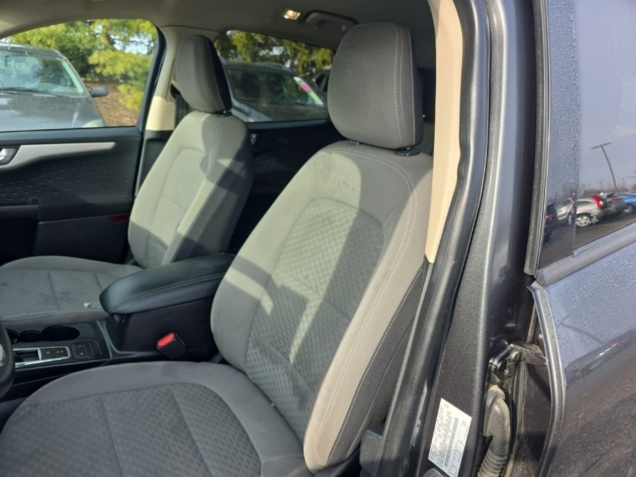 Used 2020 Ford Escape SE image 22