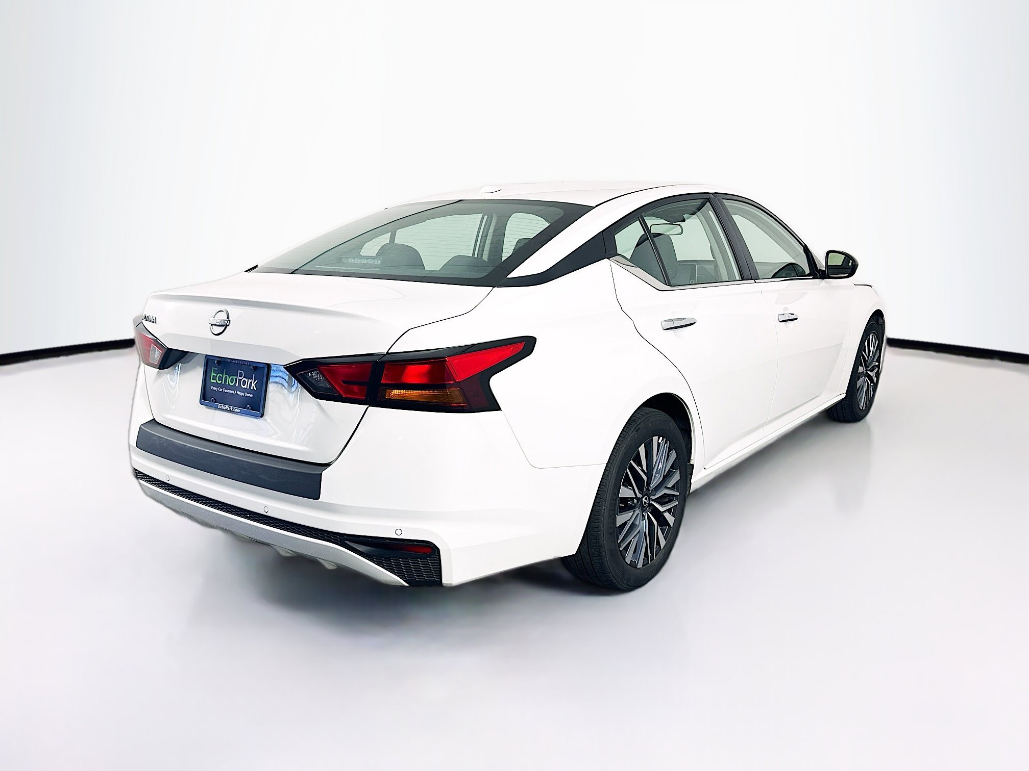 Used 2025 Nissan Altima 2.5 SV FWD image 9