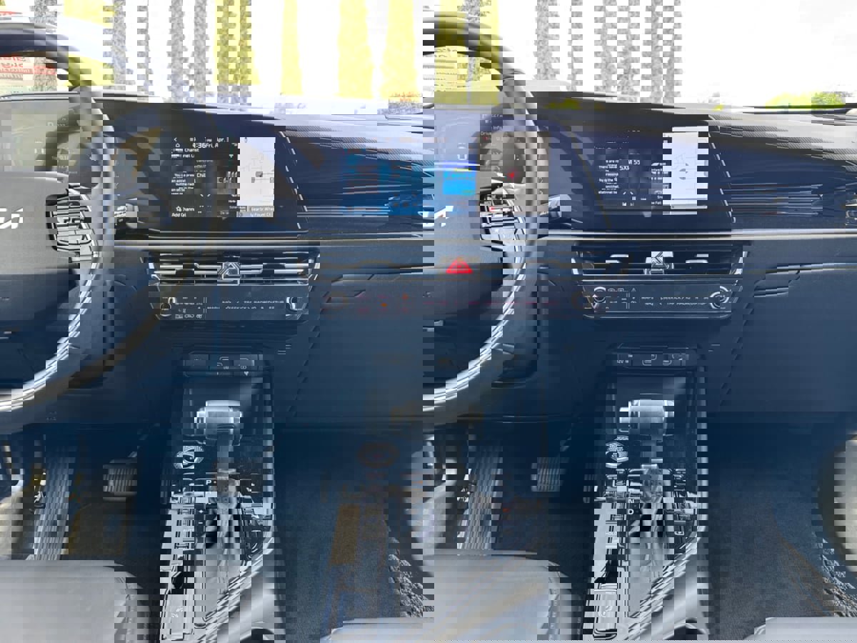 Used 2023 Kia Niro EX image 15