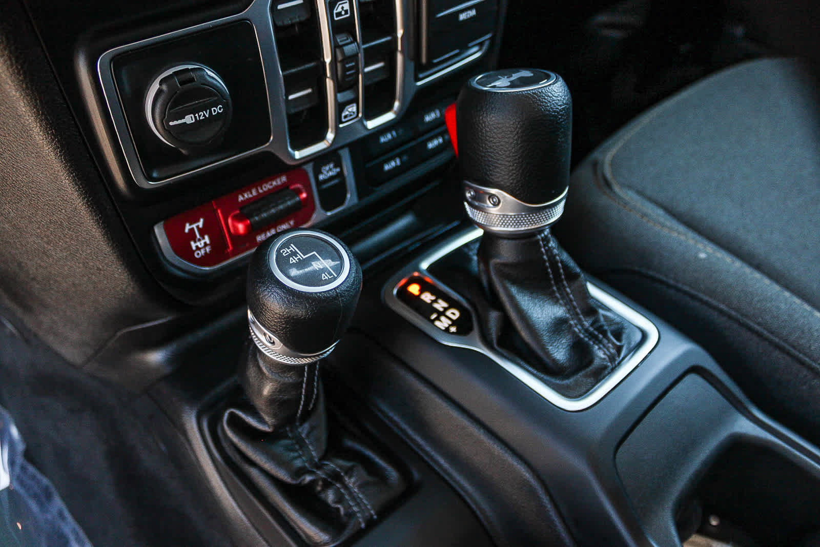 Used 2025 Jeep Wrangler Unlimited Sport AWD/4WD image 19