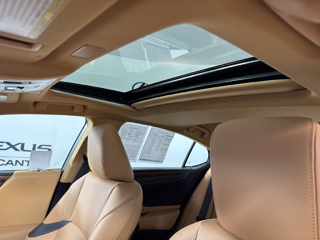 Used 2024 Lexus ES 350 w/ Premium Package FWD image 5