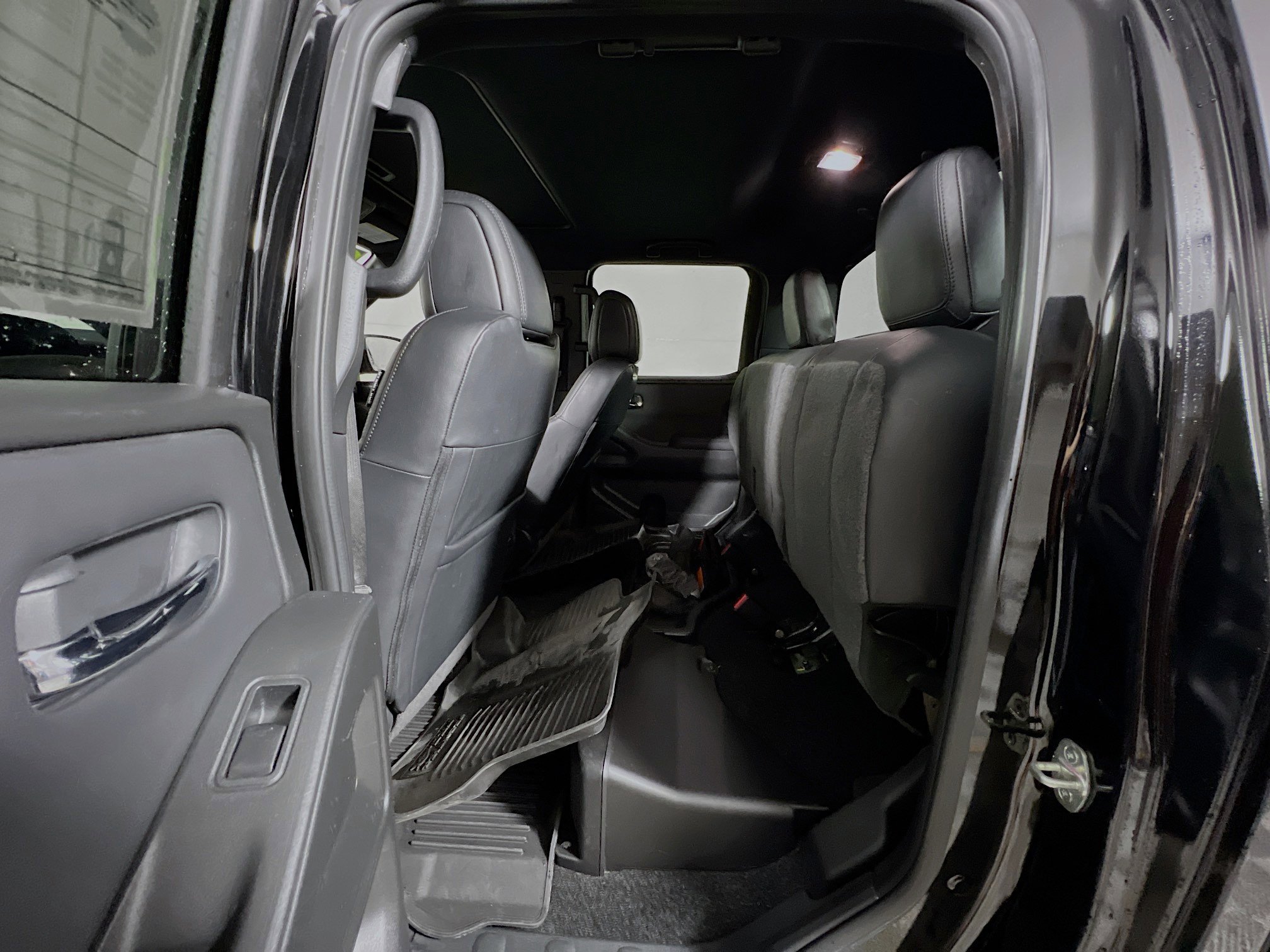 Used 2022 Nissan Frontier PRO-4X w/ Pro-4X Premium Package image 29