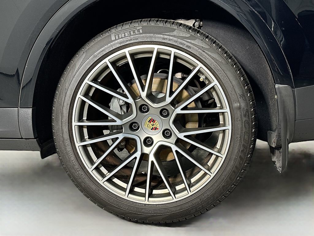 Used 2022 Porsche Cayenne S Platinum image 32