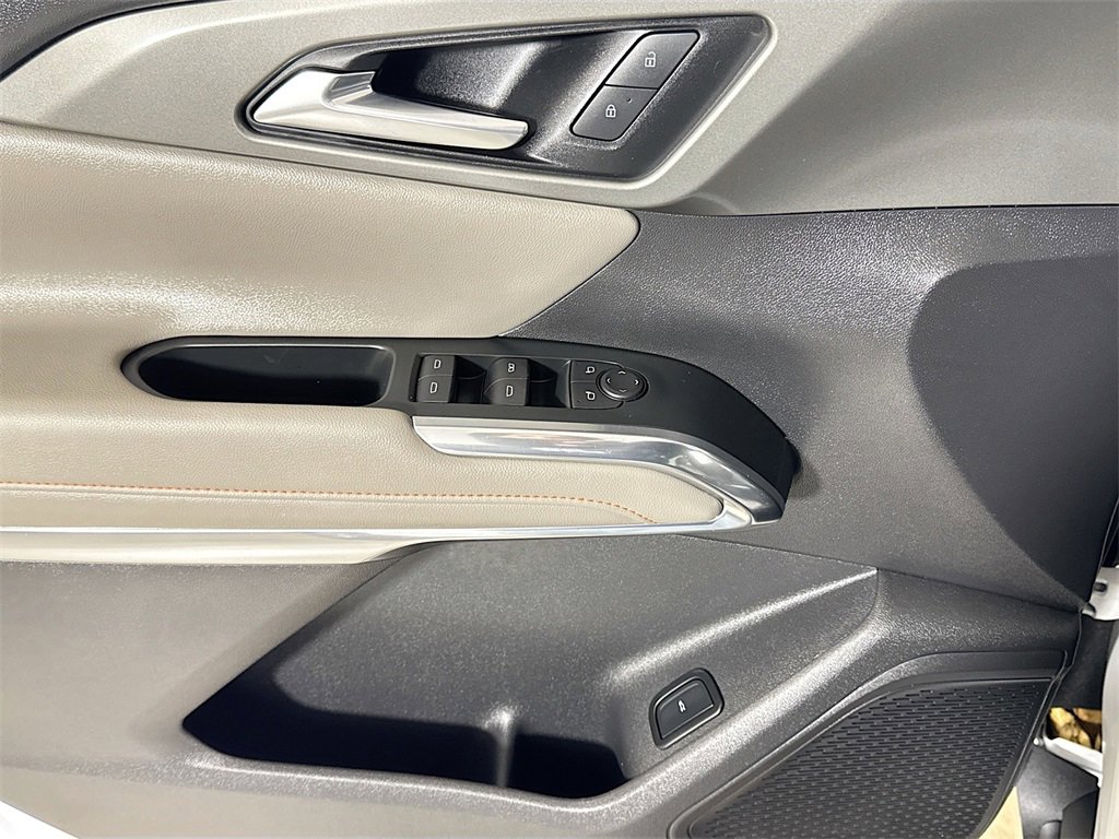 Certified 2025 Chevrolet Traverse LT image 16