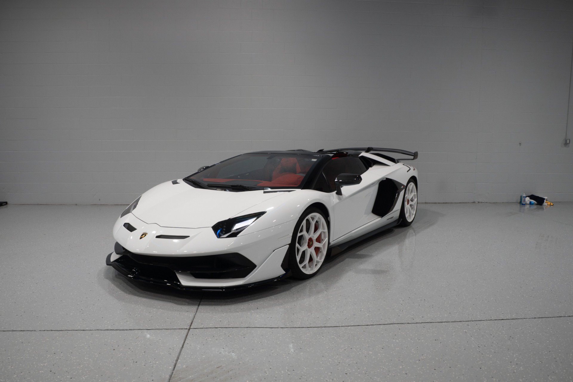 Used 2020 Lamborghini Aventador SVJ AWD/4WD image 33