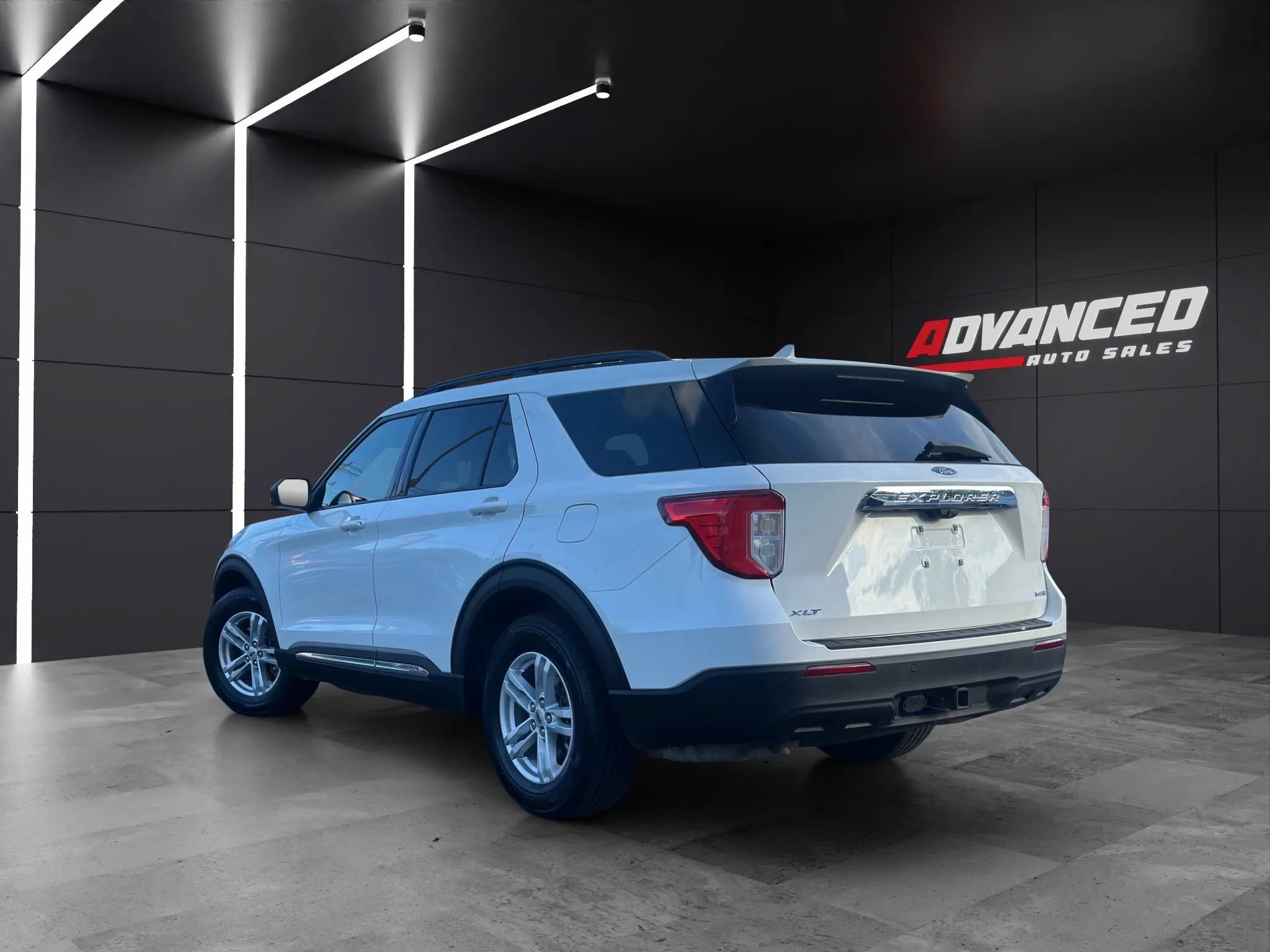 Used 2020 Ford Explorer XLT w/ Comfort Package AWD/4WD image 4