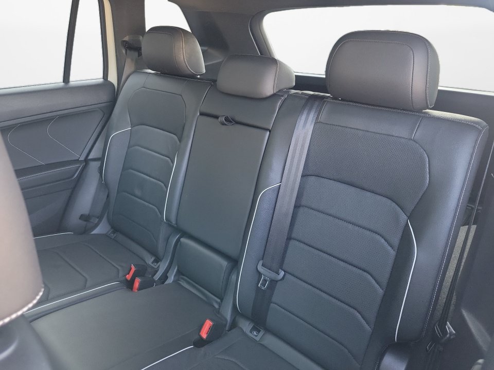 Certified 2022 Volkswagen Tiguan SEL R-Line AWD/4WD image 15