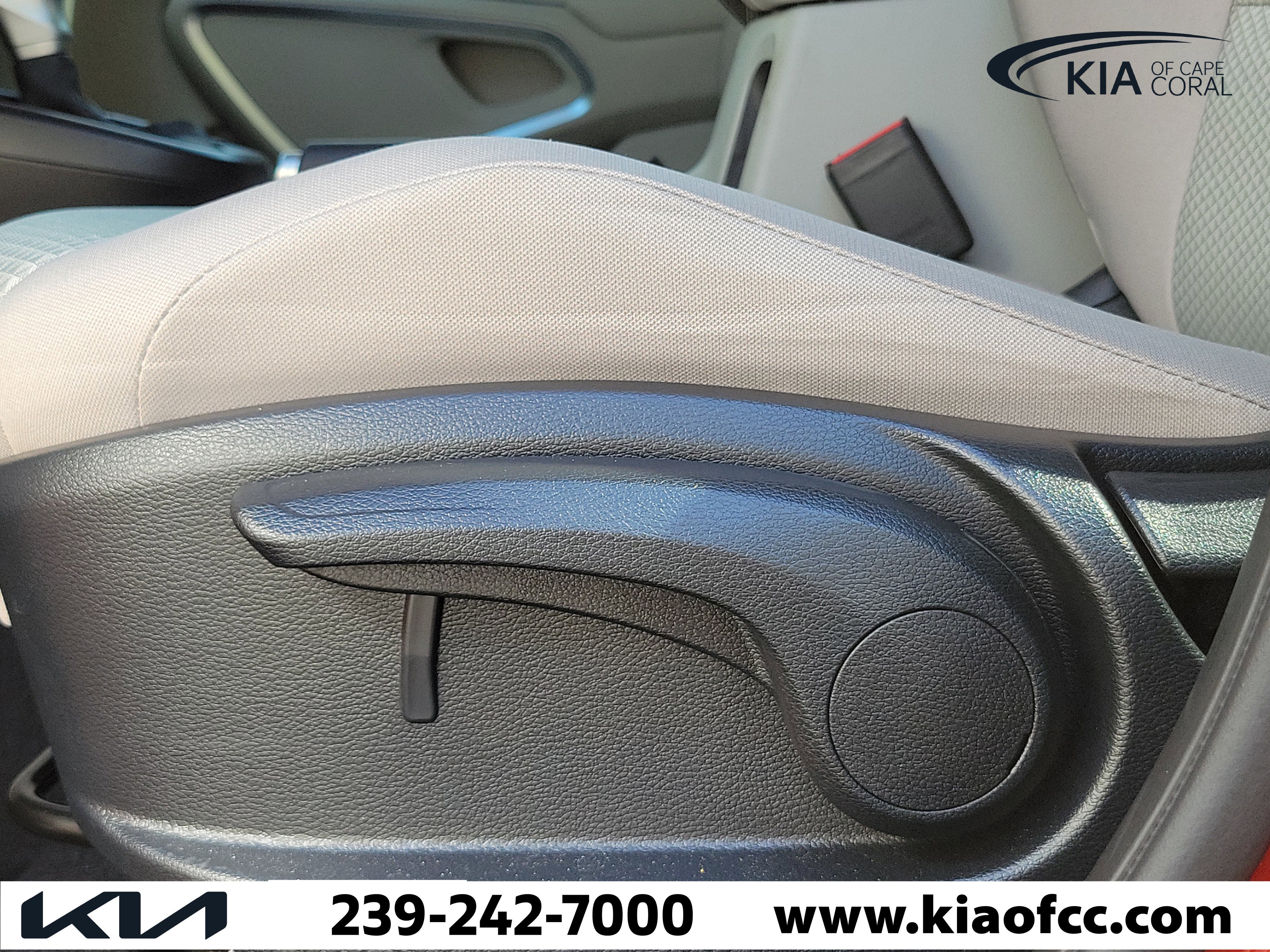 Certified 2025 Kia Soul LX w/ LX Technology Package image 21