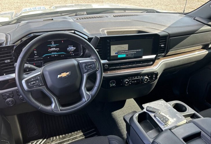 Used 2024 Chevrolet Silverado 1500 LT AWD/4WD image 3