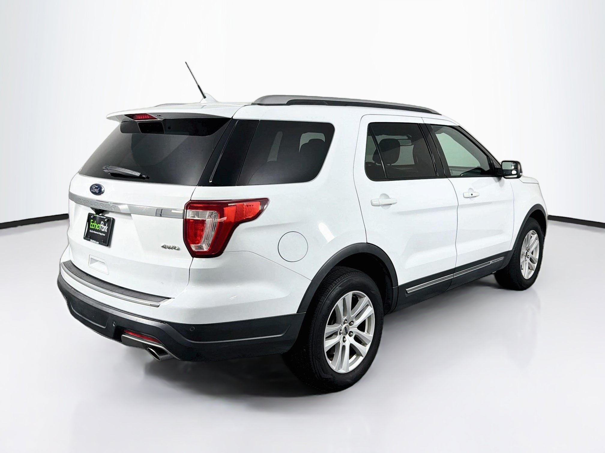 Used 2018 Ford Explorer XLT w/ Equipment Group 201A AWD/4WD image 9