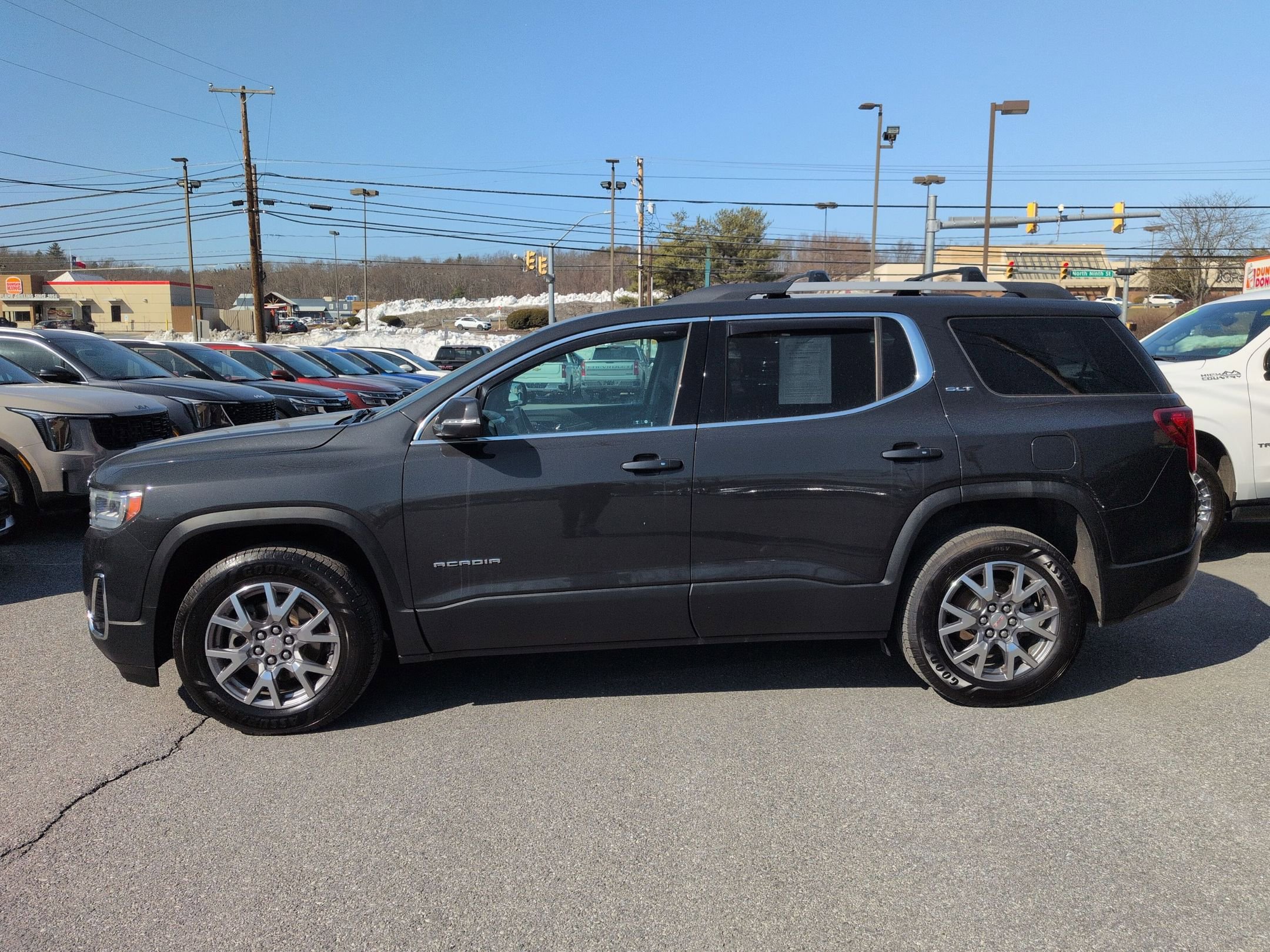 Used 2020 GMC Acadia SLT w/ Premium Package image 8