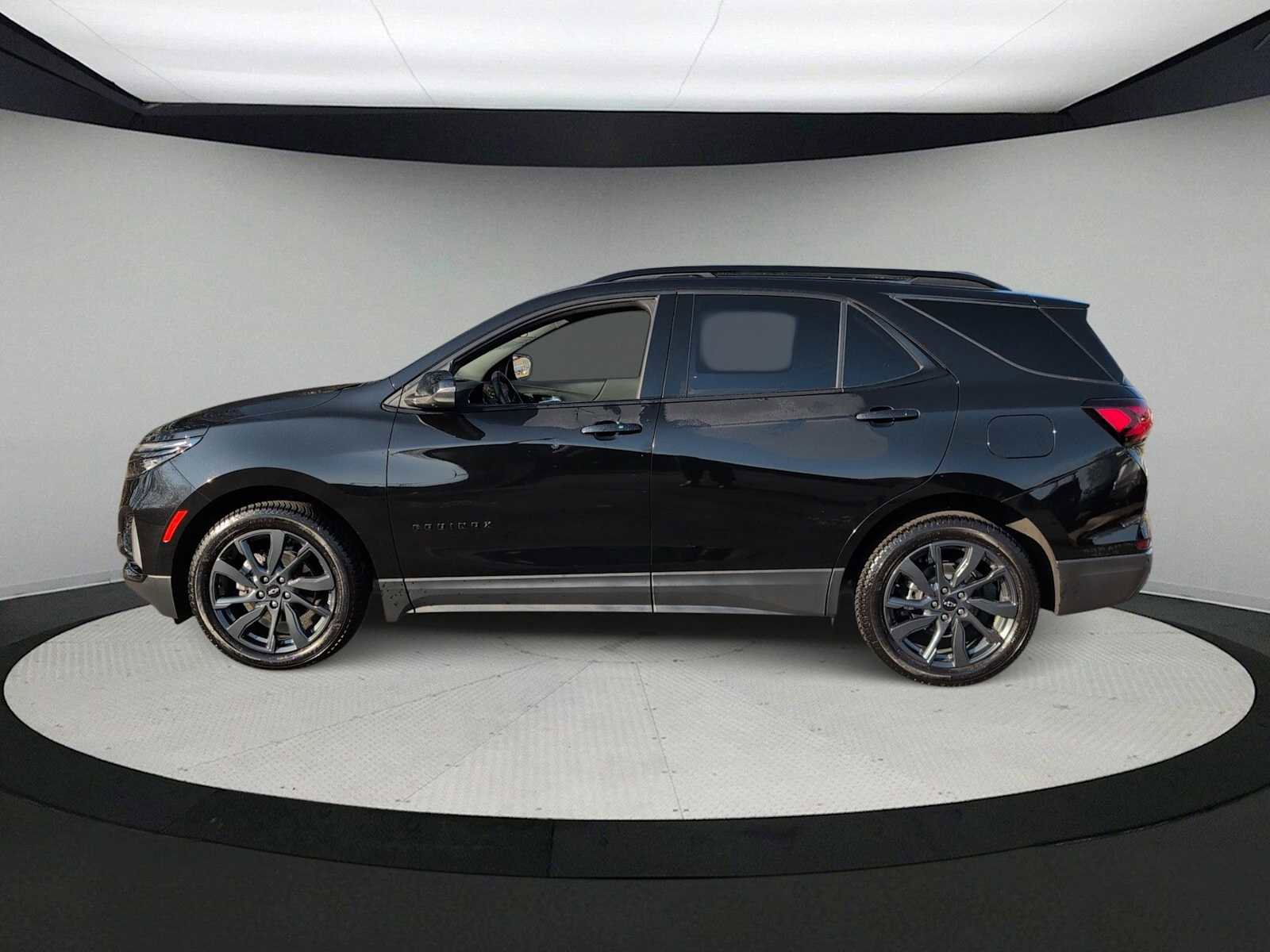 Used 2022 Chevrolet Equinox RS w/ RS Leather Package image 5