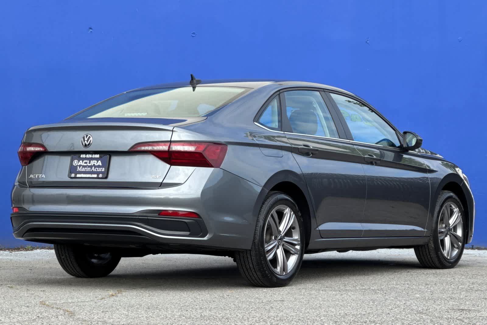 Used 2022 Volkswagen Jetta SE FWD image 3