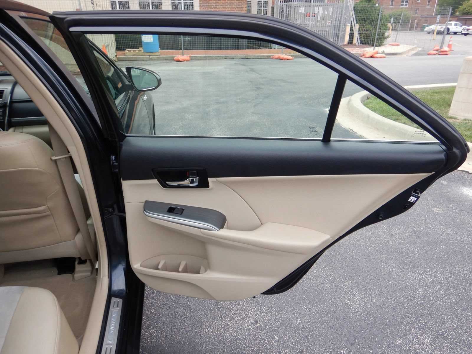 Used 2012 Toyota Camry XLE w/ Leather Pkg FWD image 25