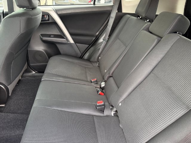 Used 2018 Toyota RAV4 LE FWD image 27