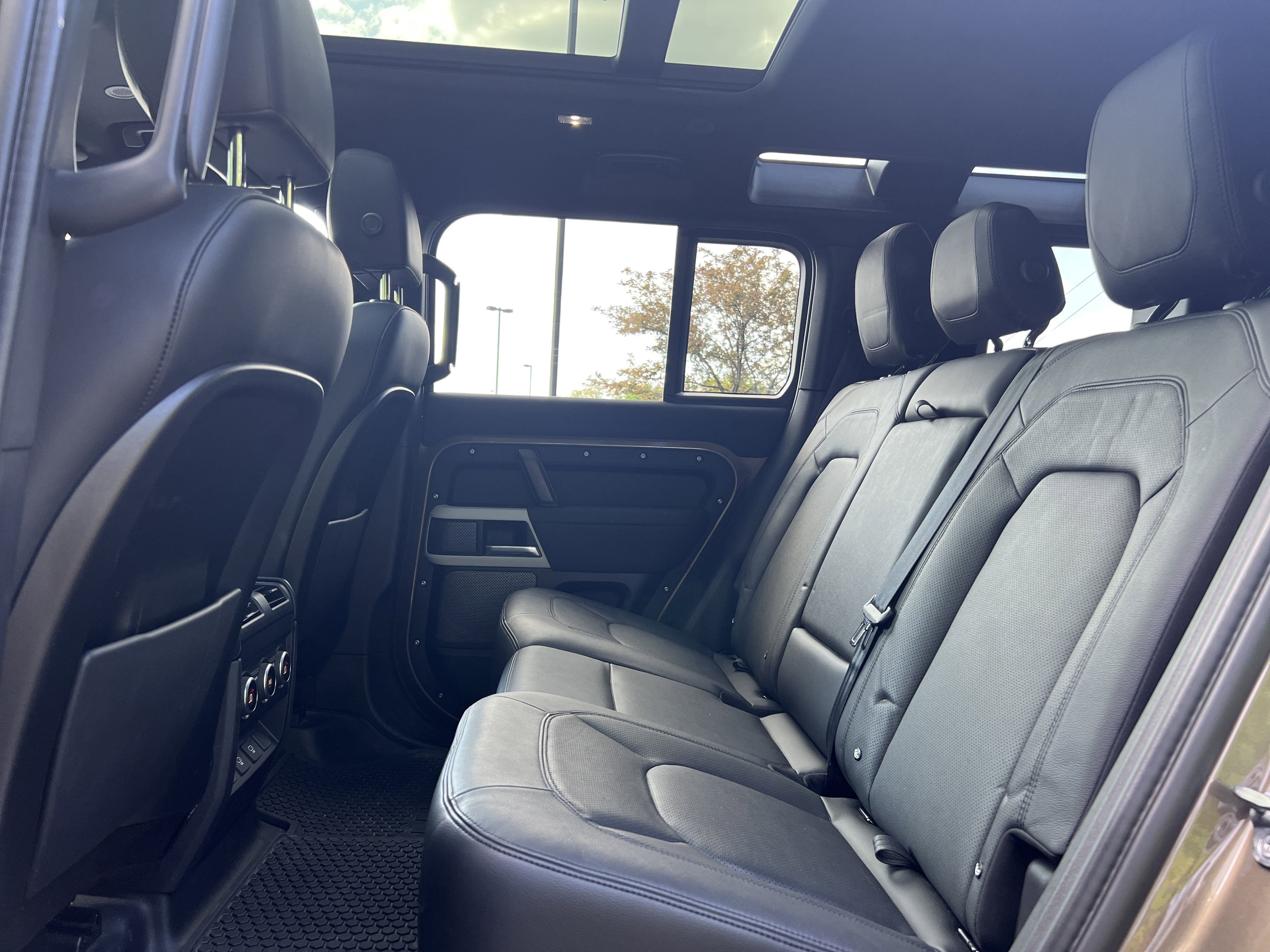 Used 2023 Land Rover Defender 110 S image 24