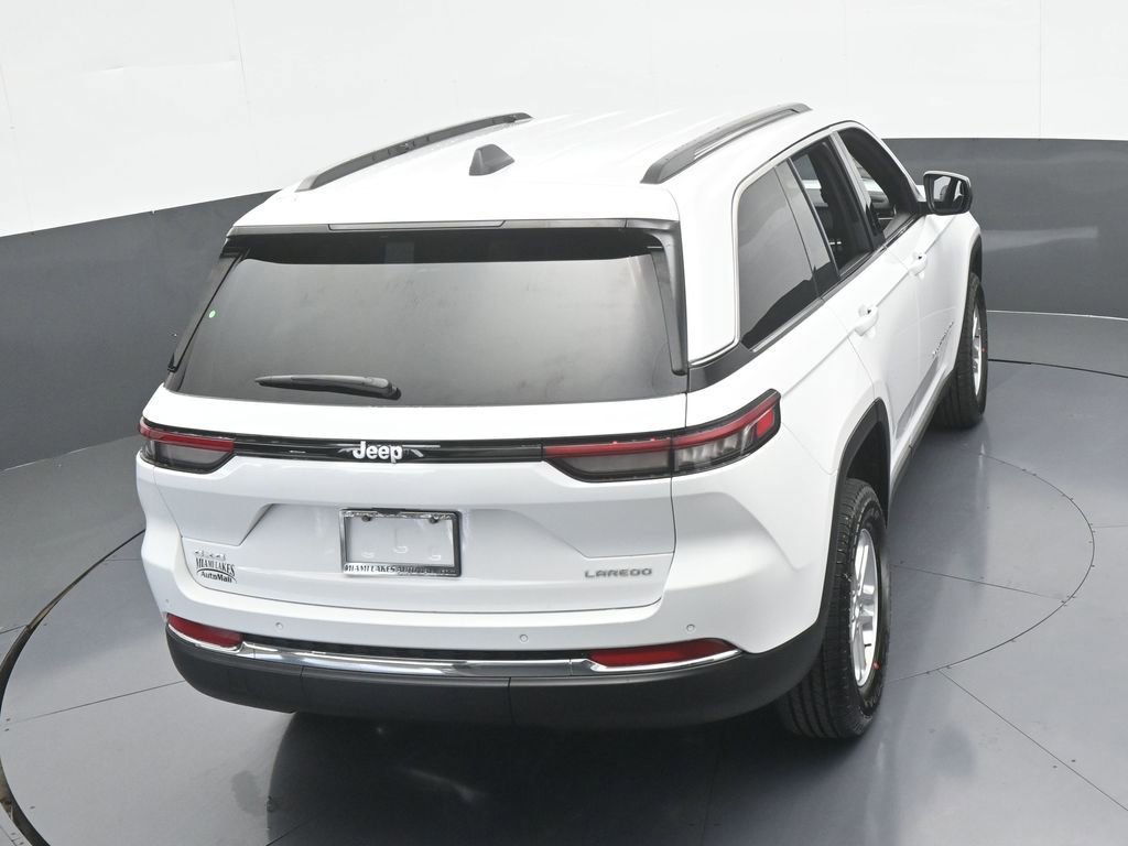 Used 2025 Jeep Grand Cherokee Laredo image 42