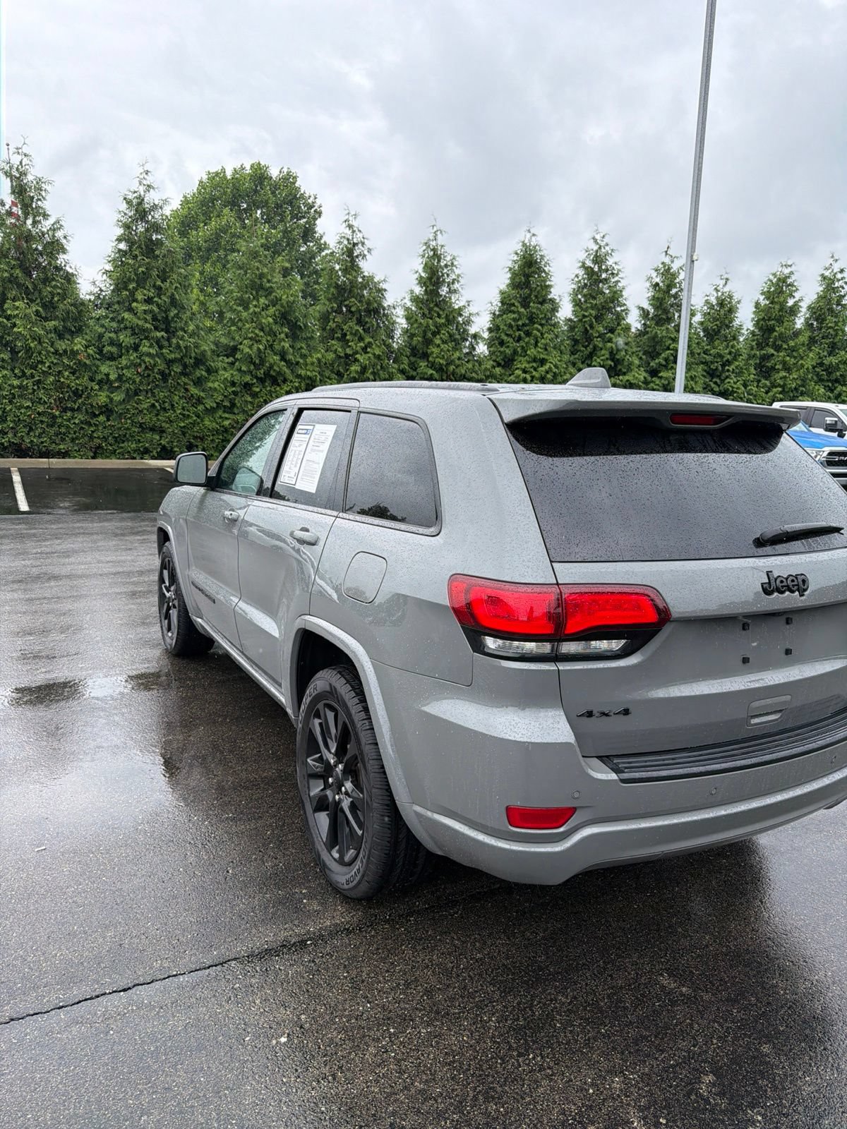 Used 2021 Jeep Grand Cherokee Laredo X AWD/4WD image 3