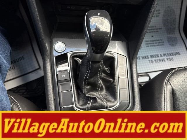 Used 2022 Volkswagen Tiguan SE w/ Panoramic Sunroof Package AWD/4WD image 28