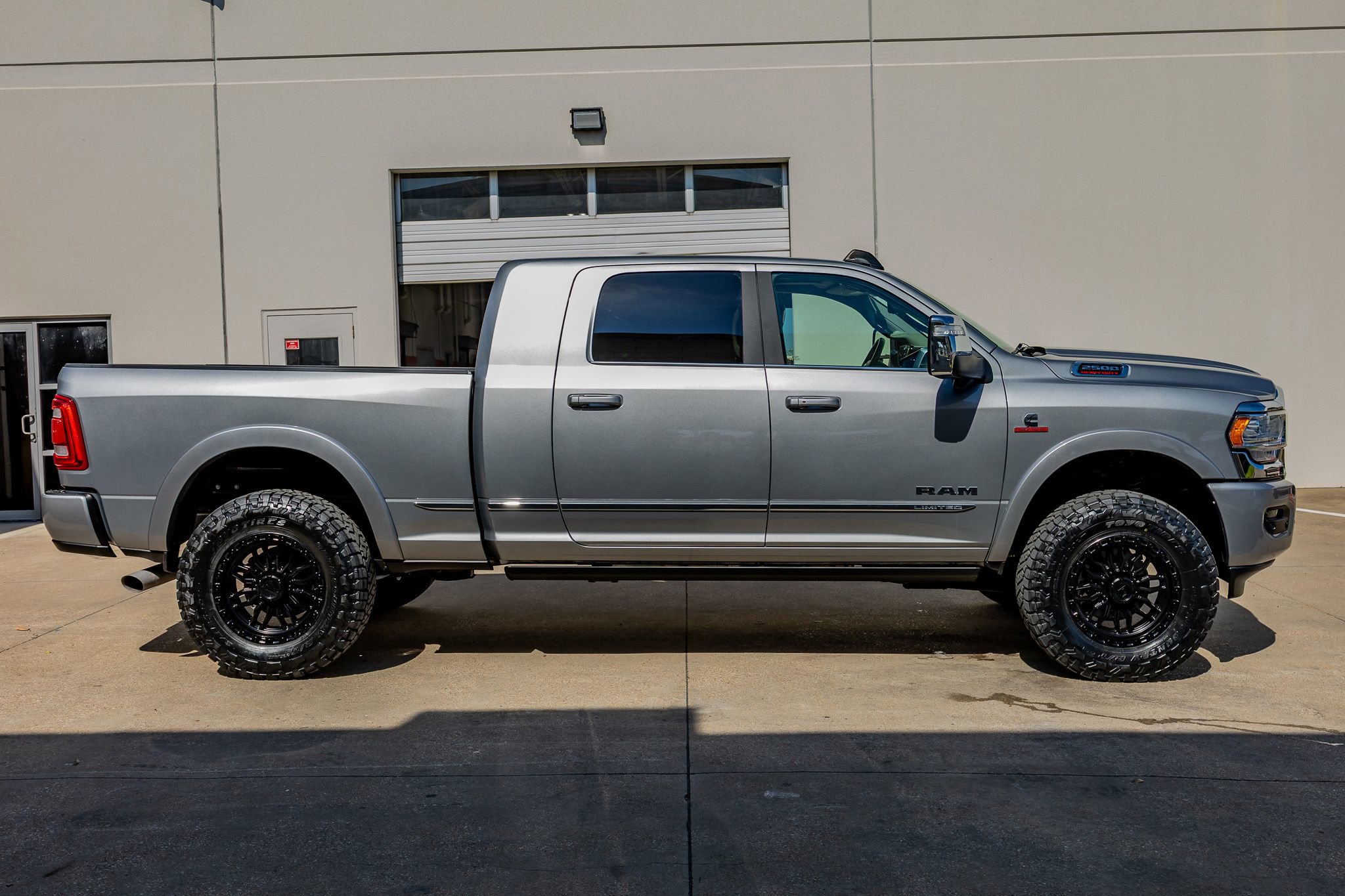 Used 2023 RAM 2500 Limited AWD/4WD image 11
