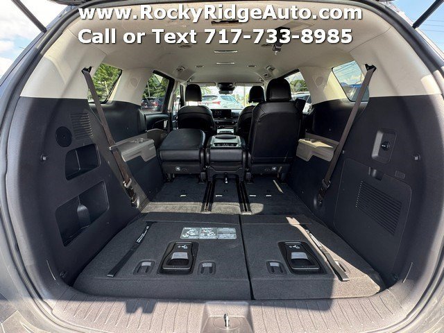 Used 2025 Kia Carnival FWD image 19