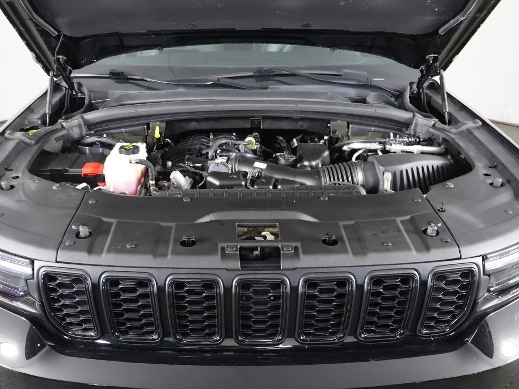 Used 2023 Jeep Grand Cherokee L Laredo AWD/4WD image 19