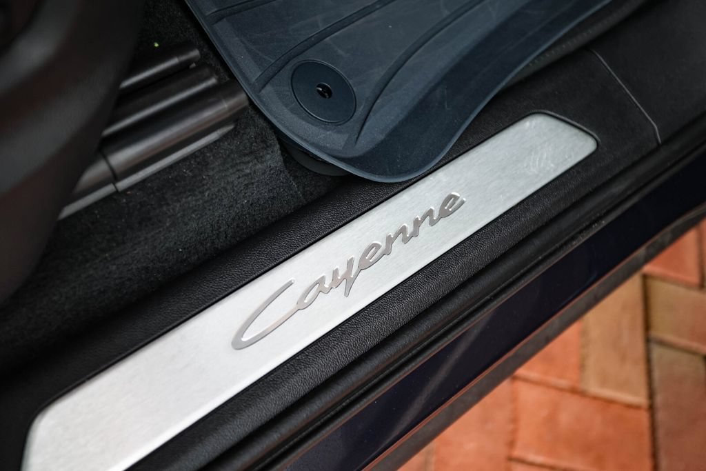 Used 2024 Porsche Cayenne Coupe AWD/4WD image 39