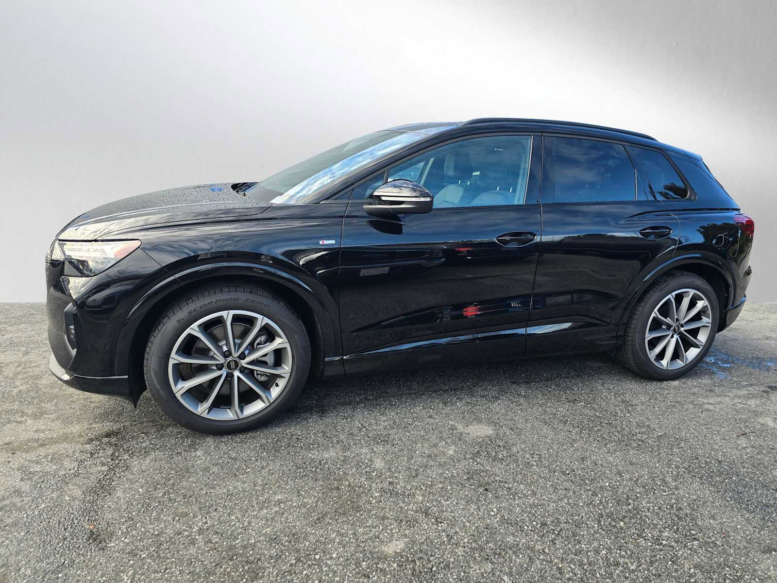 New 2026 Audi Q4 e-tron Premium image 6