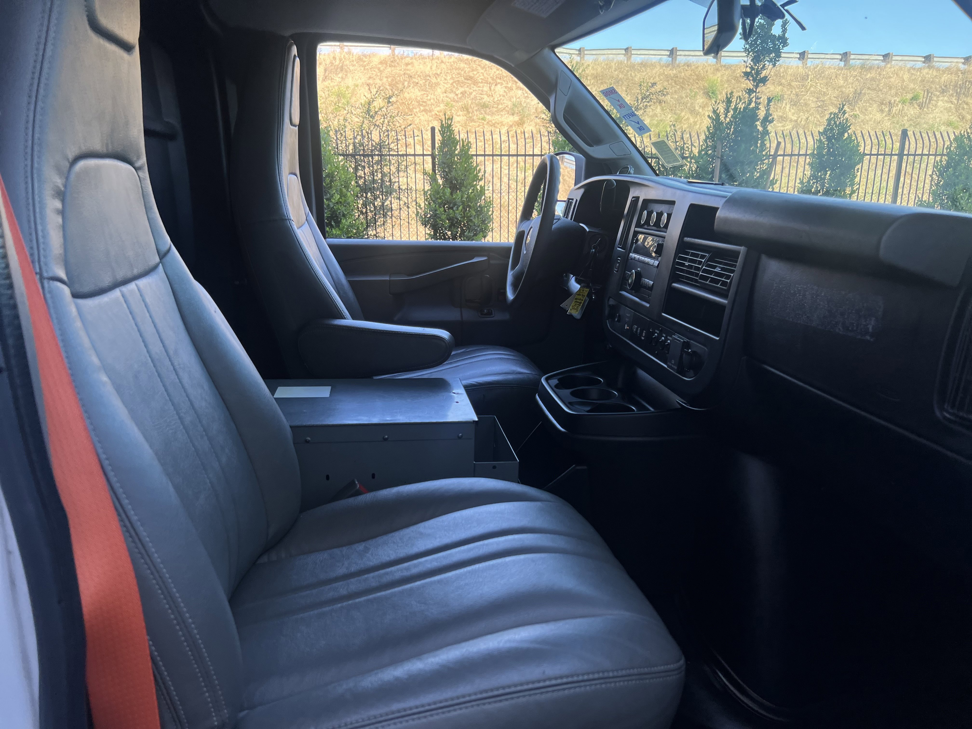 Used 2018 Chevrolet Express 2500 w/ Driver Convenience Package RWD image 11